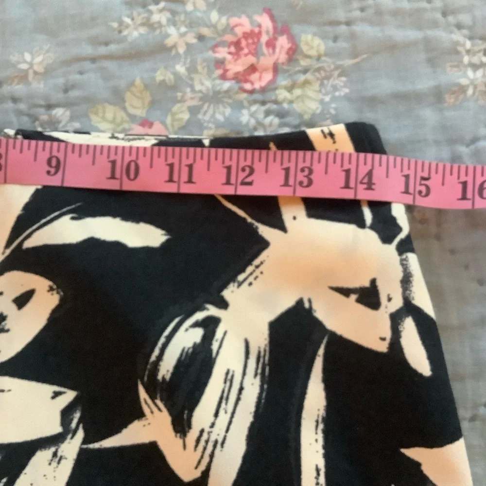 Banana Republic Black White Lined Tulip Skirt Size 2 Front Slit Like New
